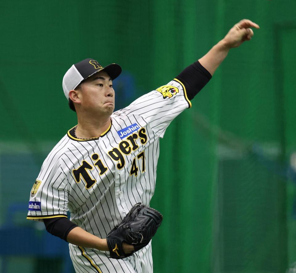 　キャッチボールをする桐敷（撮影・中田匡峻）