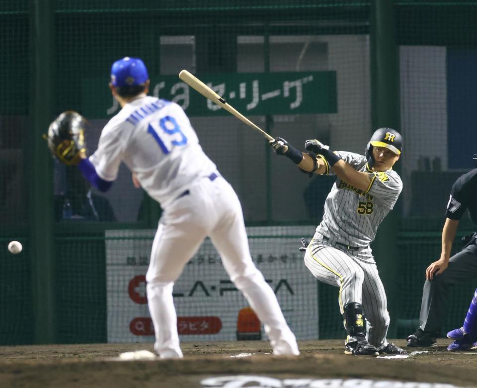 　６回、前川の一ゴロで同点に追いつく（撮影・山口登）