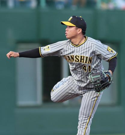 　中日打線を相手に力投する村上（撮影・立川洋一郎）