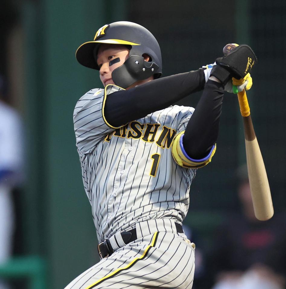 　３回、左前へ安打を放つ森下（撮影・田中太一）