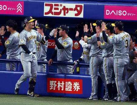 阪神大勝で首位浮上！打線大幅変更がズバリ的中　６年ぶり４番の原口が１号３ラン＆８年ぶり４打点　西勇が今季初勝利