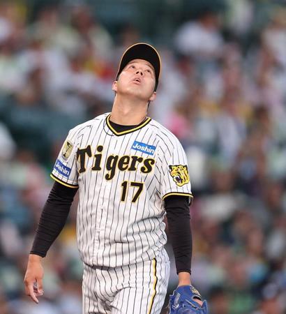 　３回、右中間へ村上に３ランを浴びた青柳（撮影・中田匡峻）