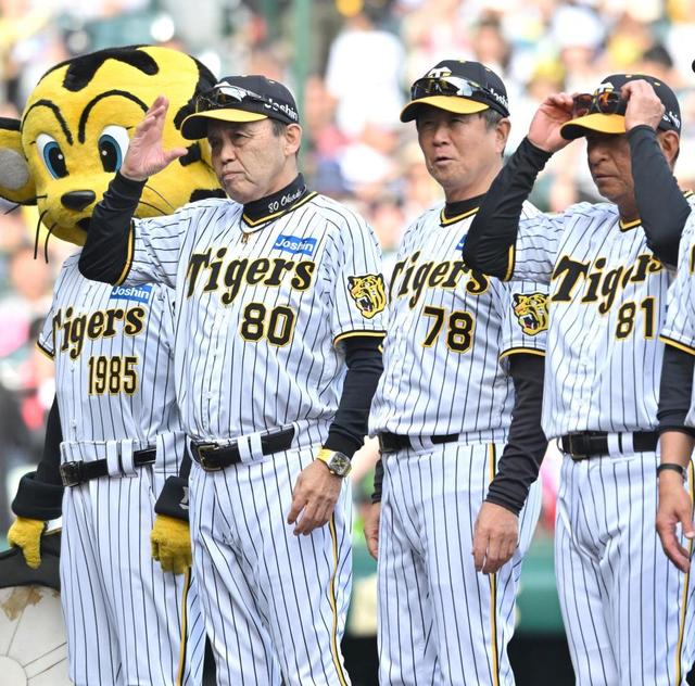 阪神・岡田監督 勝利にご機嫌！？「99同士、プロ野球史上、最高背