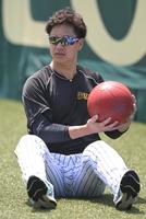 　練習で汗を流す大竹（撮影・石井剣太郎）