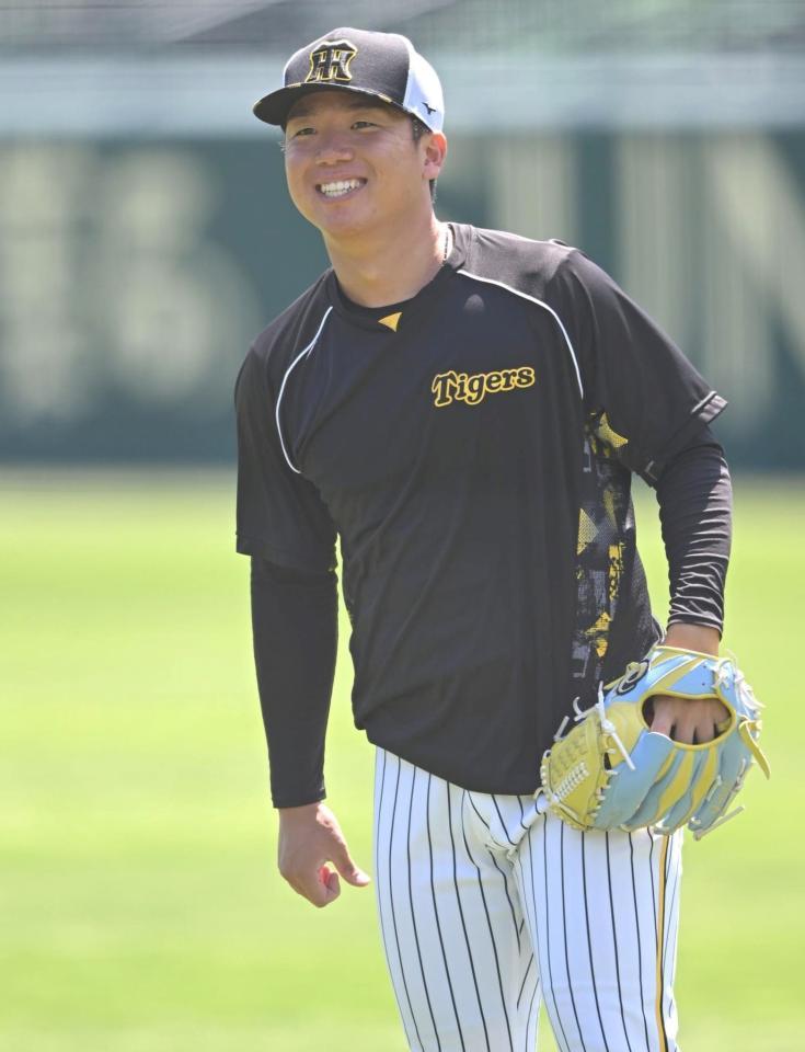 　キャッチボールする村上（撮影・石井剣太郎）