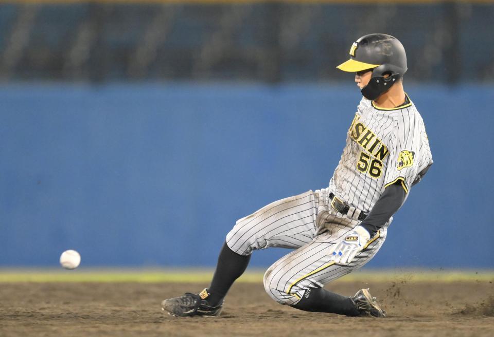 　５回、二盗を決める百崎（撮影・伊藤笙子）