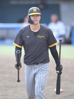 　早期昇格へ、２試合連発の期待がかかる佐藤輝（撮影・伊藤笙子）