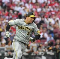 　１回、左前タイムリーを放った大山（撮影・市尻達拡）