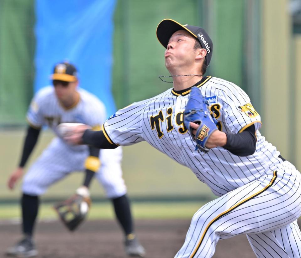 　７回から登板し、３イニングを無安打に抑える好投を見せた青柳（撮影・北村雅宏）