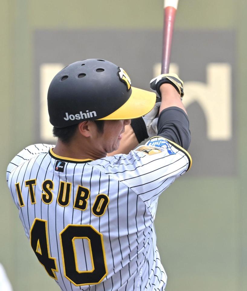 　２回、先制となる２ランを放つ井坪（撮影・北村雅宏）