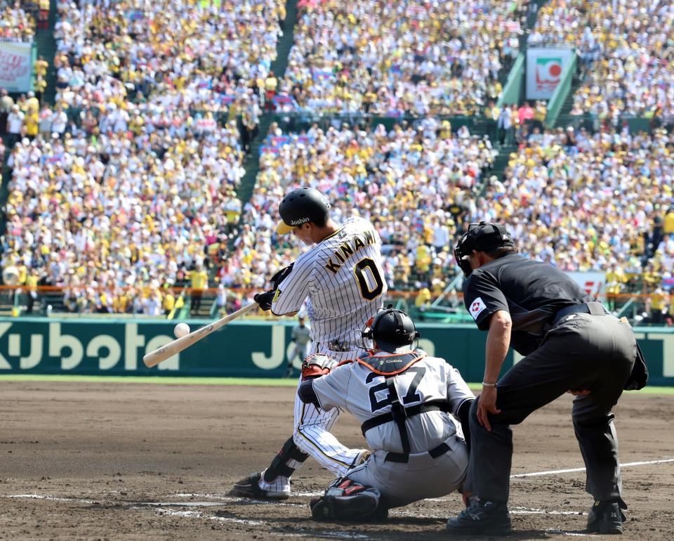 　２回、右越えに先制適時二塁打を放つ木浪（撮影・山口登）