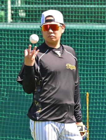 　試合前、キャッチボールする西勇（撮影・北村雅宏）