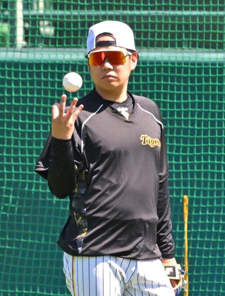 　試合前、キャッチボールする西勇（撮影・北村雅宏）