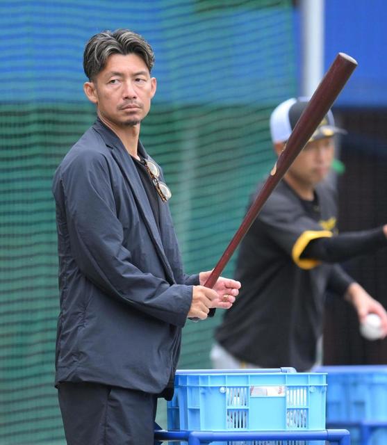 鳥谷敬氏 イケオジ感満載コーデでZOZOマリンに登場！元プロ野球