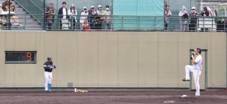 　ファームタイマーが導入される（投手は伊藤将）＝撮影・中田匡峻