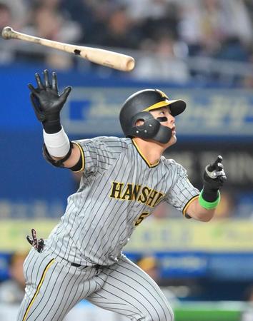 　６回、プロ初本塁打となる同点２ランを放つ前川（撮影・伊藤笙子）