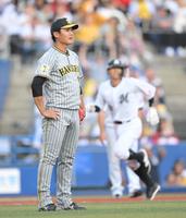 　延長１１回、愛斗にサヨナラ適時二塁打を浴びた西純（撮影・伊藤笙子）