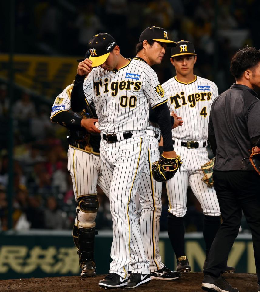 　１０回途中、楽天打線に捕まり降板するゲラ（撮影・山口登）