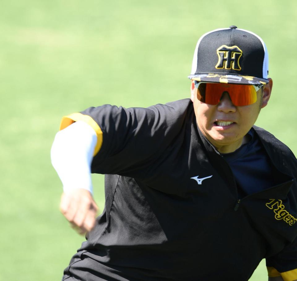 　キャッチボールする西勇（撮影・飯室逸平）