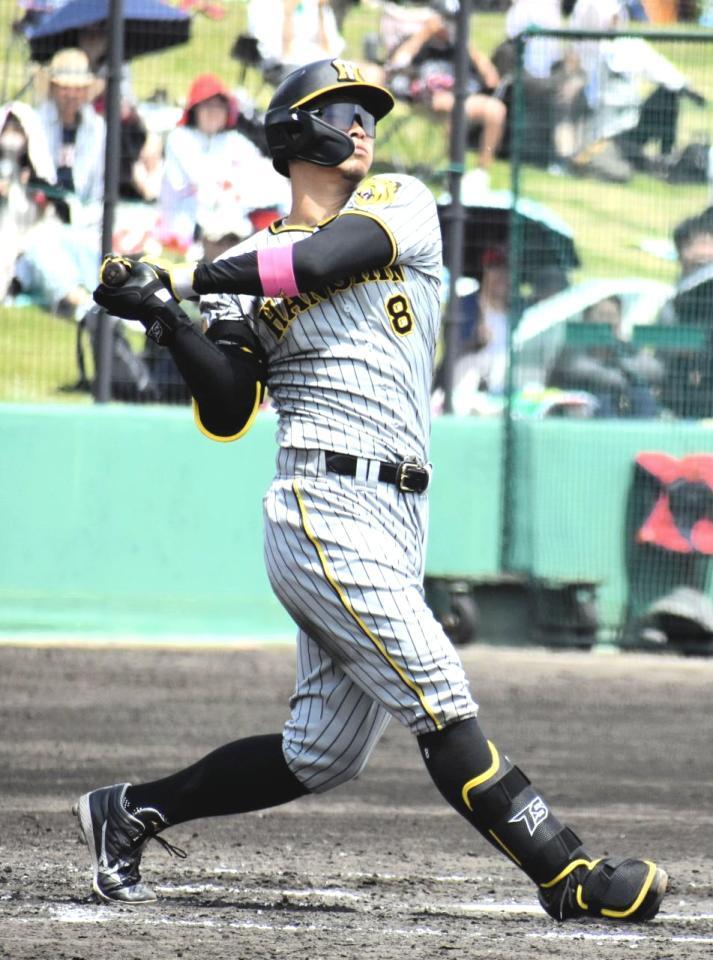 　８試合連続安打をマークした佐藤輝