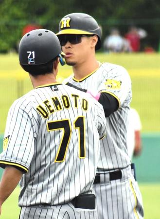 　２回に右前打を放った佐藤輝