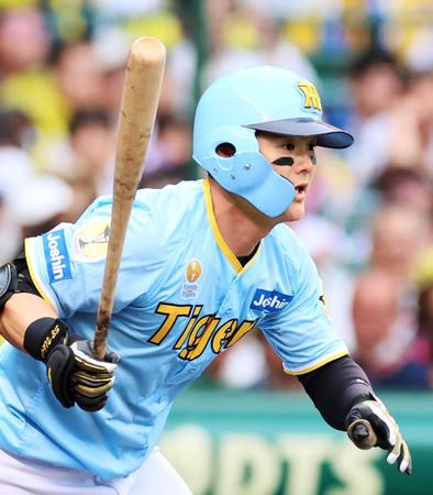 　７回、右前適時打を放つ前川（撮影・立川洋一郎）