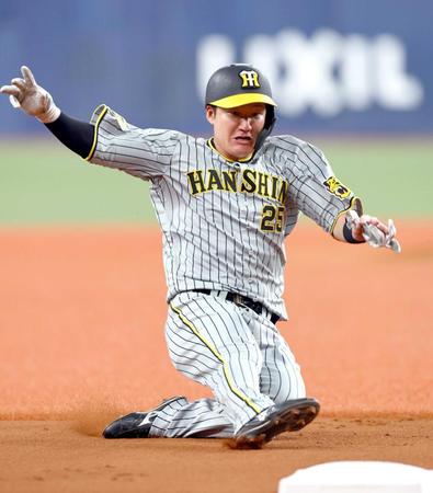 　２回、ミエセスの中前打で三塁に滑り込む渡辺（撮影・山口登）