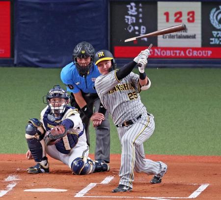 　２回、中前打を放つ渡辺（撮影・立川洋一郎）