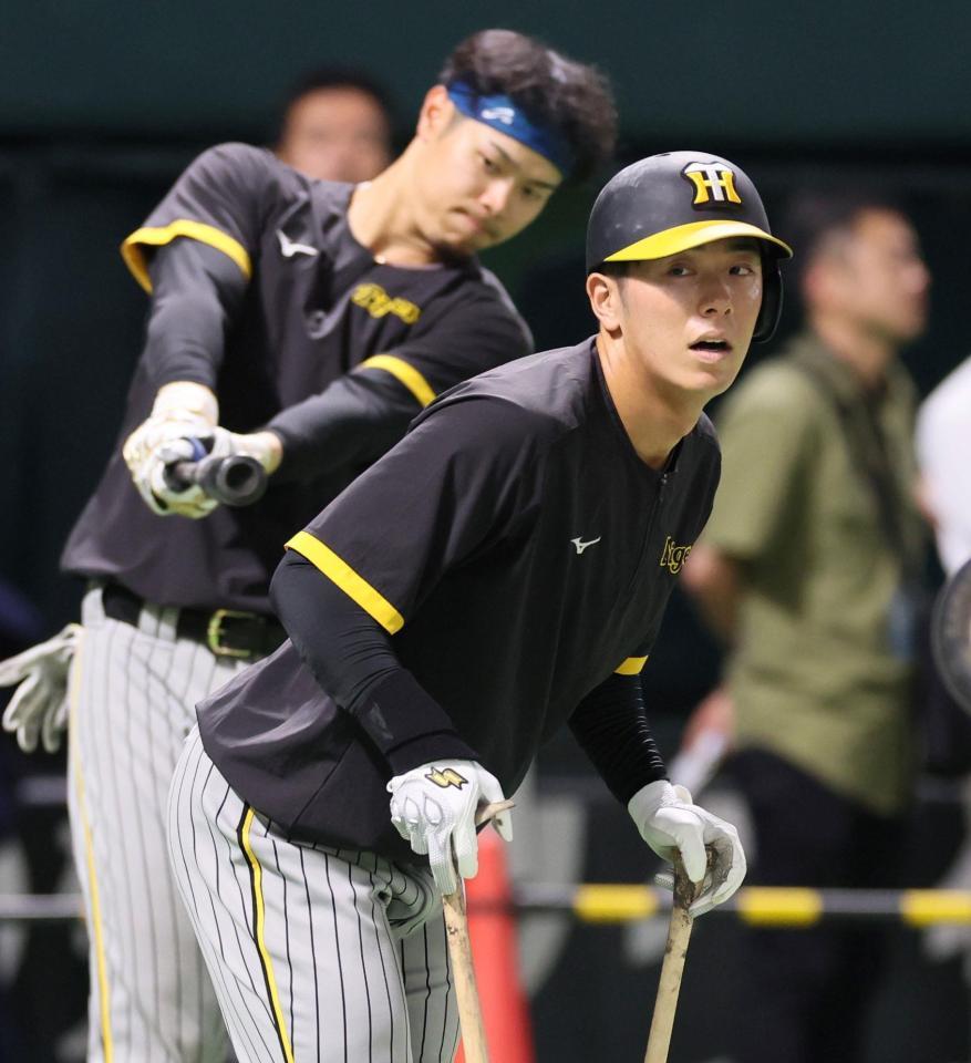 　フリー打撃の順番を待つ豊田（撮影・立川洋一郎）