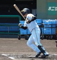 　シート打撃で安打を放った大山