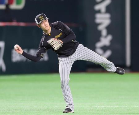 　ノックを受ける小幡（撮影・立川洋一郎）