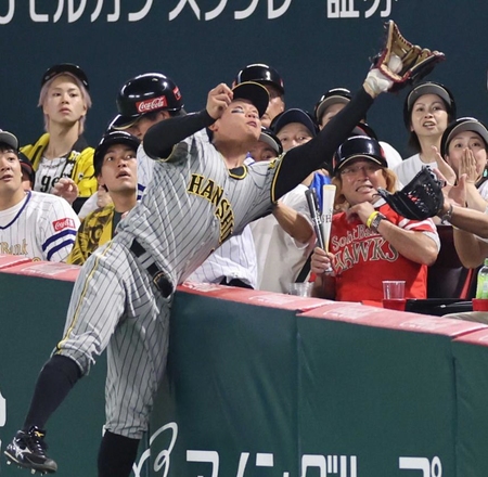 【写真】森下　７番降格も神業キャッチ＆フェンス直撃打　攻守で見せ場