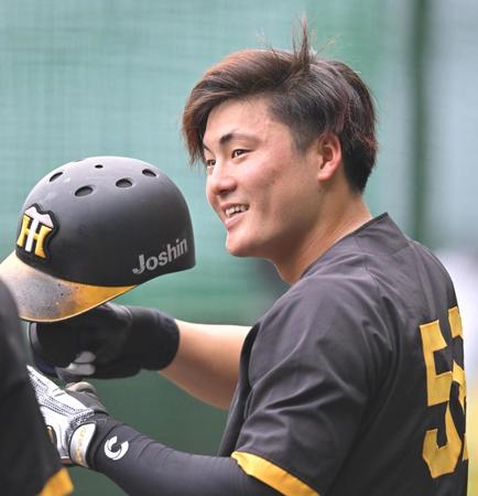 　試合前、笑顔を見せる前川（撮影・北村雅宏）