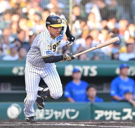 　２回、右前打を放つ大山（撮影・北村雅宏）