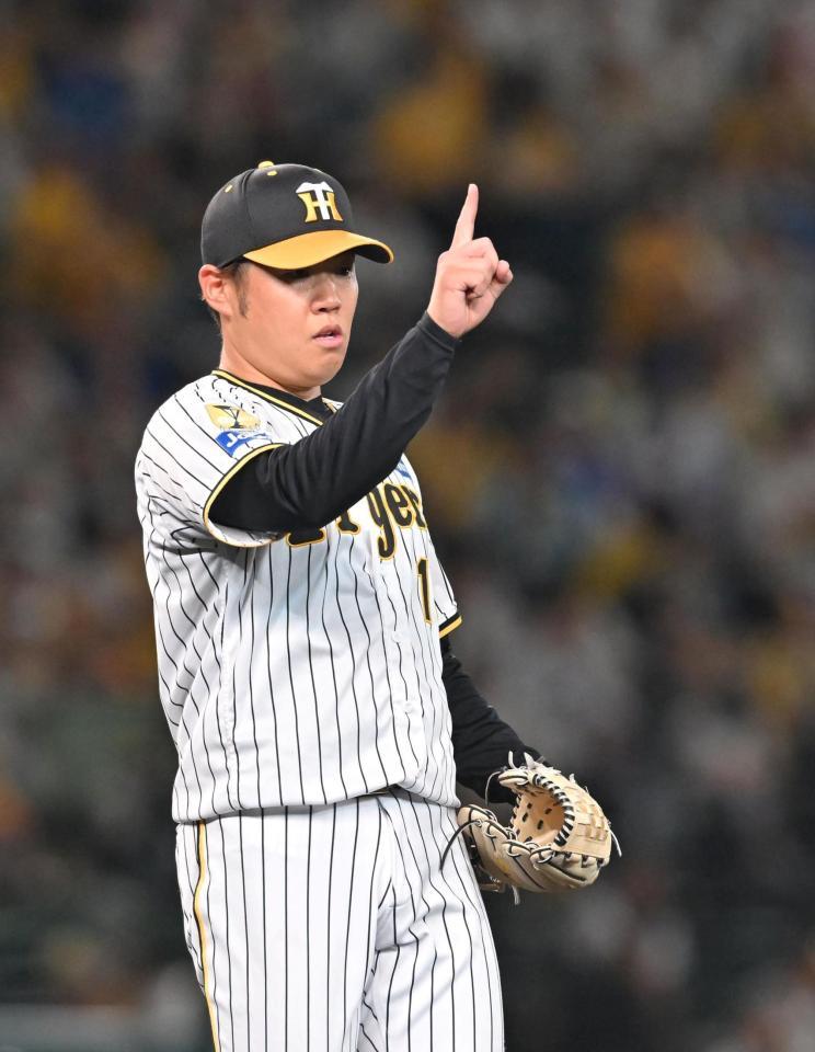 　７回、筒香を空振り三振に仕留めた西勇（撮影・北村雅宏）