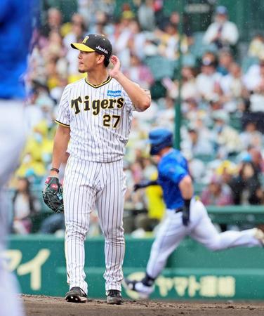 　３回、オースティンに逆転３ランを浴びる伊藤将（撮影・立川洋一郎）