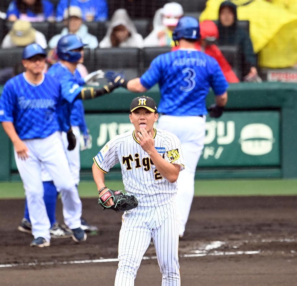 　３回、オースティンに逆転３ランを打たれた伊藤将（撮影・飯室逸平）