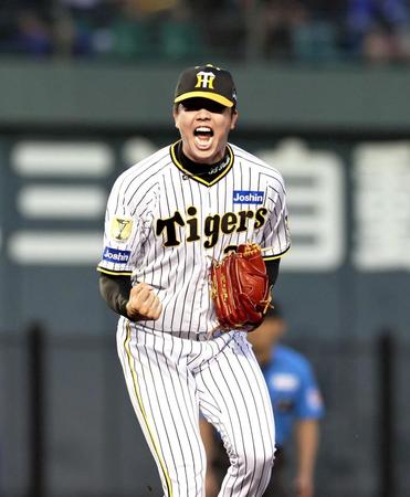 　４回、加藤匠を空振り三振に仕留めてほえる才木（撮影・立川洋一郎）