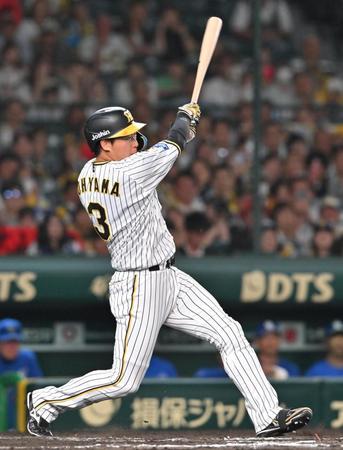 　７回、先制となる適時打を放つ大山（撮影・北村雅宏）