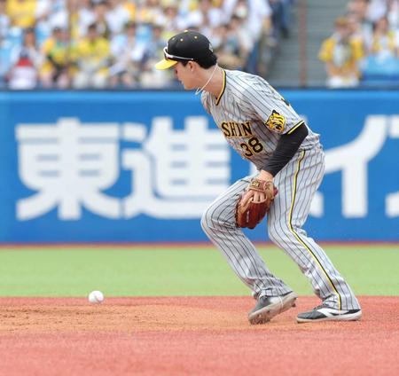 【写真】岡田監督　小幡の落球に怒り「一番ミスが出たらあかん打順やんか」