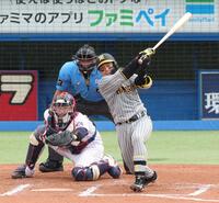 　６回、適時打を放つ梅野（撮影・金田祐二）