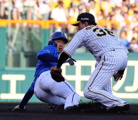 【写真】手を叩いて喜び爆発　リクエスト成功の岡田監督