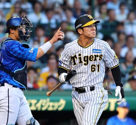 　１回、空振り三振に倒れる豊田（撮影・山口登）