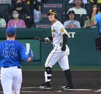 　１回、空振り三振に倒れる豊田（撮影・飯室逸平）