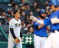 　２回、追加点を許す西勇（撮影・山口登）