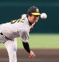 　ヤクルト打線を相手に力投する才木（撮影・立川洋一郎）