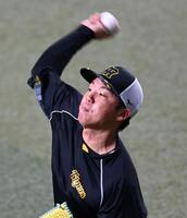 　キャッチボールする村上（撮影・飯室逸平）