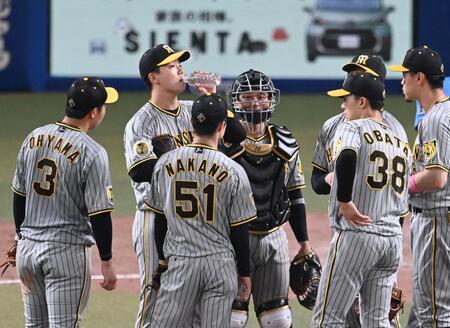 　５回、中日打線につかまる漆原（撮影・飯室逸平）