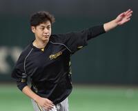 　マウンドの感触を確かめる大竹（撮影・田中太一）