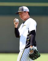 　キャッチボールする村上（撮影・山口登）